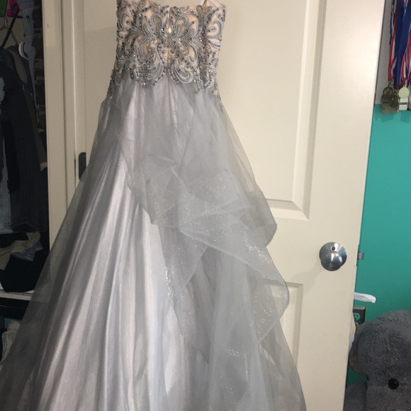 dress - Picture 2 of 4